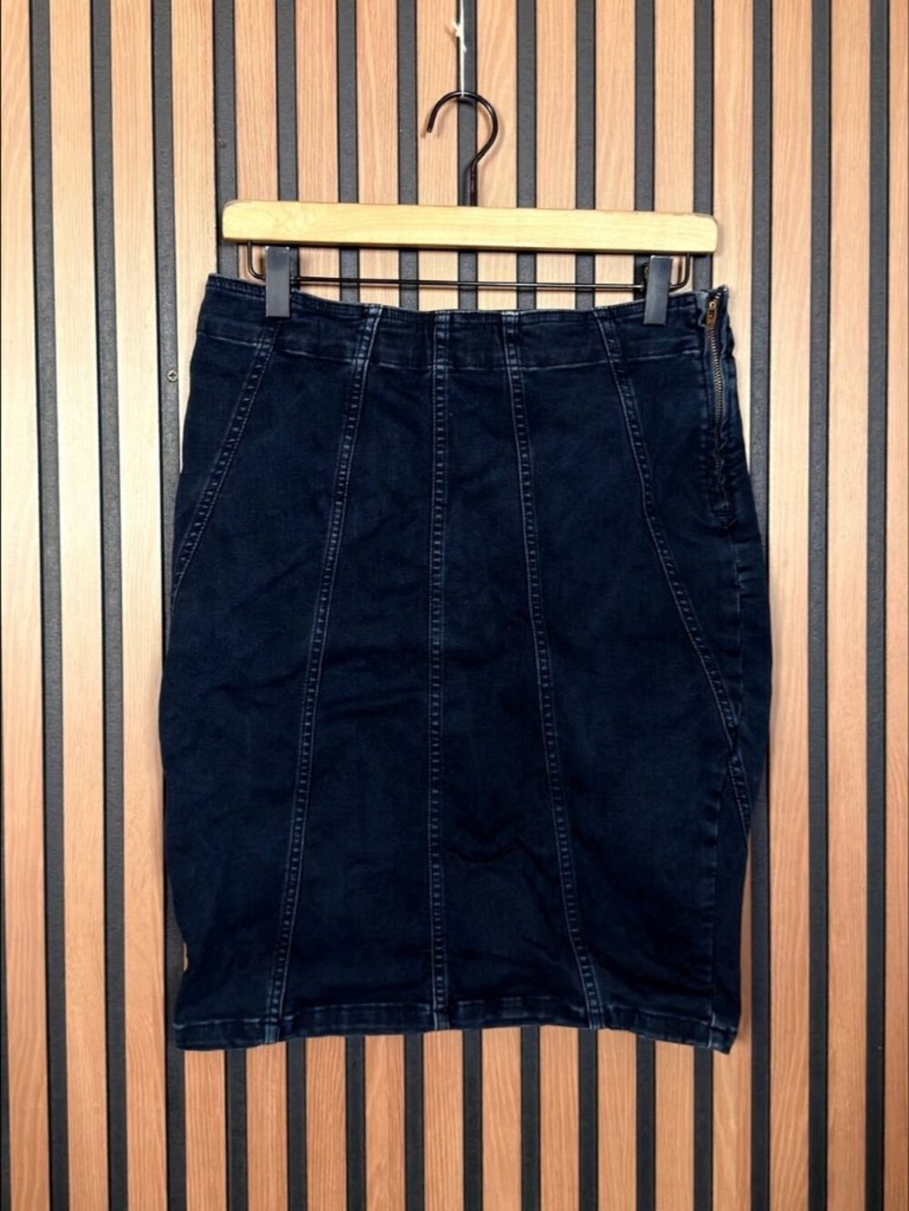 Free People Skirt 8 Womens Black Velour Poly Stretch Back Slit Side Zip